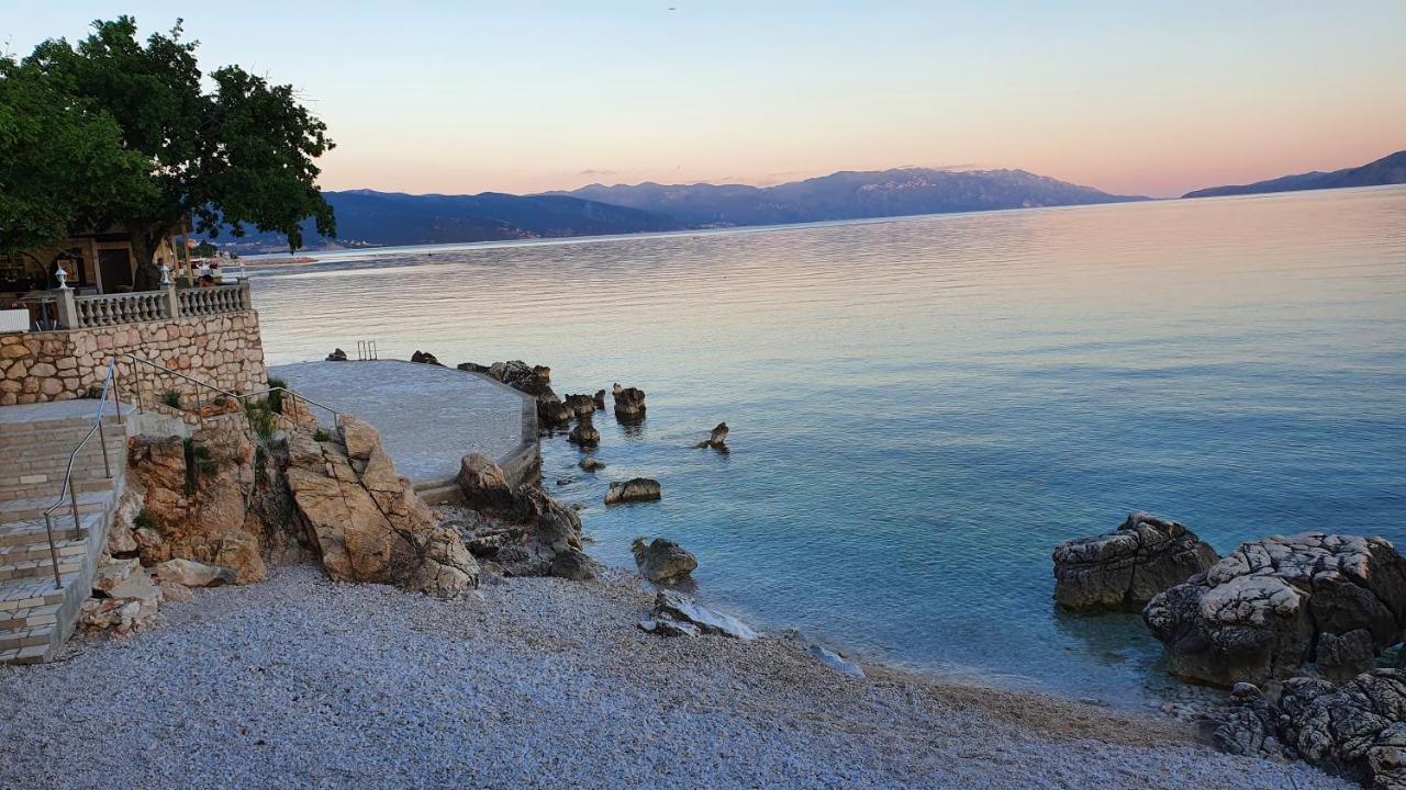 Sea Side Apartments 4* Novi Vinodolski Buitenkant foto